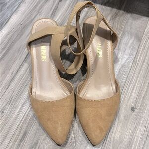 Women's Tan Heels